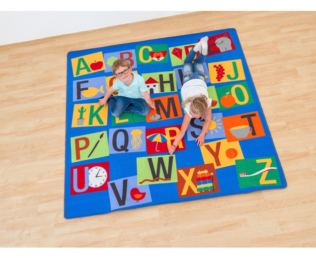 Betzold Teppich Buchstaben-Quadrat Teppich in Aktion (Zoom)