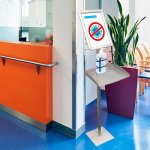 Franken Desinfektions-Ständer mit Infotafel Ideal für öffentliche Bereiche mit großem Besucheraufkommen (Zoom)
