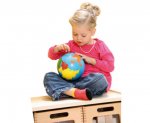 Globus mit Erdteilen in Farben Globus mit Kind (Zoom)