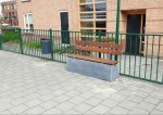 HeBlad Betonbank mit Rückenlehne kompaktes Design (Zoom)