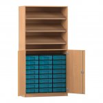 Flexeo Schrank, 3 Schrägablagen, 24 kleine Boxen, 2 Halbtüren Buche dunkel mit Boxen blau (Zoom)