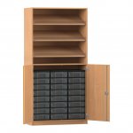 Flexeo Schrank, 3 Schrägablagen, 24 kleine Boxen, 2 Halbtüren Buche dunkel mit Boxen transparent (Zoom)