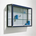 Conen Alu Vitrine zur Wandaufhängung Alu Vitrine zur Wandaufhängung in Enzianblau (Zoom)