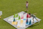 Betzold XXL-Outdoor-Ludo perfekt für das Spielen an der frischen Luft (Zoom)