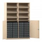 Flexeo Schrank, 6 Schrägablagen, 32 kleine Boxen, 2 Halbtüren Ahorn honig, transparent  (Zoom)