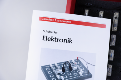 Cornelsen Experimenta Schüler-Set Elektronik mit Universal-Steckplatte Schüler-Set Elektronik mit Universal-Steckplatte (Zoom)