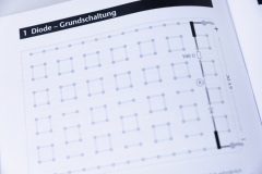 Cornelsen Experimenta Schüler-Set Elektronik mit Universal-Steckplatte Schüler-Set Elektronik mit Universal-Steckplatte (Zoom)