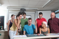 Cornelsen Experimenta Schüler-Set Elektronik mit Universal-Steckplatte Schüler-Set Elektronik mit Universal-Steckplatte (Zoom)