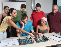 Cornelsen Experimenta Schüler-Set Elektronik ohne Universal-Steckplatte Schüler-Set Elektronik ohne Universal-Steckplatte (Zoom)