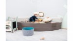 Betzold Bodenpolster Viertelkreis mit Kunstleder Relaxpolster in Aktion  (Zoom)