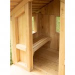Baumann + Trapp Spielhaus Robinchen mit Terrasse innen: beidseitig Bänke (Zoom)