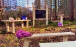 Baumann + Trapp Waldklassenzimmer, klein gedacht für naturnahen Unterricht im Freien als Lern-Alternative (Zoom)