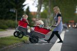 Winther Turtle Kinderbus für 4 Kinder leicht manövrierbar durch drehbare Vorderräder und niedriges Eigengewicht (Zoom)