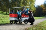 Winther E-Turtle Kinderbus für 6 Kinder selbstständiges Ein- und Aussteigen (Zoom)