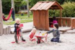 Winther VIKING Schubkarre extra verstärkte Transportwanne für mehr Spielspaß (Zoom)