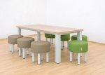 Betzold Hocker essBAR, rund, ø 40 cm in Kombination mit essBar Tisch (Zoom)