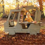 Erzi Foodtruck Outdoor robustes Spielfahrzeug aus Holz mit Küche und Verkauf (Zoom)