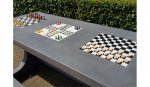 HeBlad Multi-Spieltisch Beton Standard 3 integrierte Spielfelder für die Gesellschaftsspiele Schach, Dame und Ludo (Zoom)
