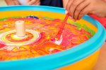 beleduc Flying Colours Farbschleuder langsames oder schnelles Drehen gestaltet das Kunstwerk (Zoom)