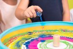 beleduc Flying Colours Farbschleuder  trainiert die Feinmotorik und den Umgang mit Farben (Zoom)