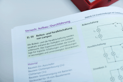 Cornelsen Experimenta Schüler-Set Elektrische Grundschaltungen mit Sockelbausteinen  (Zoom)